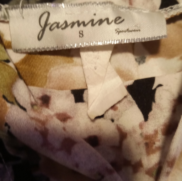 A floral dress with a tie top - Picture 4 of 5